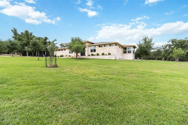 Foto del edificio - 129 Powder Horn Rd