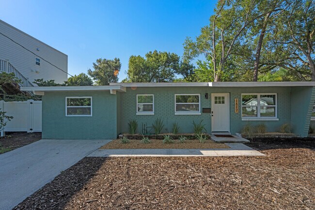 Building Photo - 1810 E Robinson St