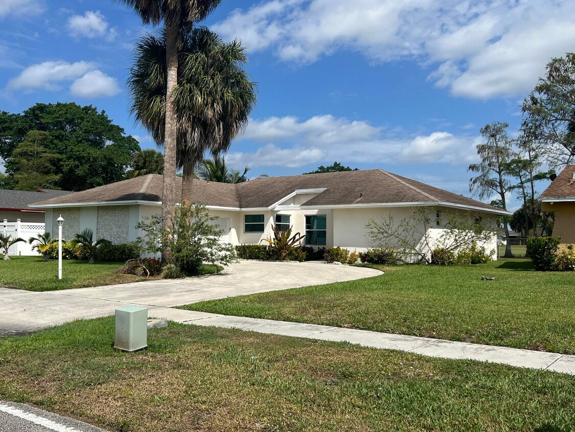 2546 Canterbury Dr N, Riviera Beach, FL 33407 - House Rental in Riviera ...