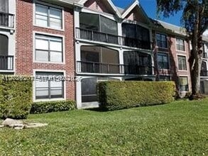 Building Photo - 3760 Inverrary Dr