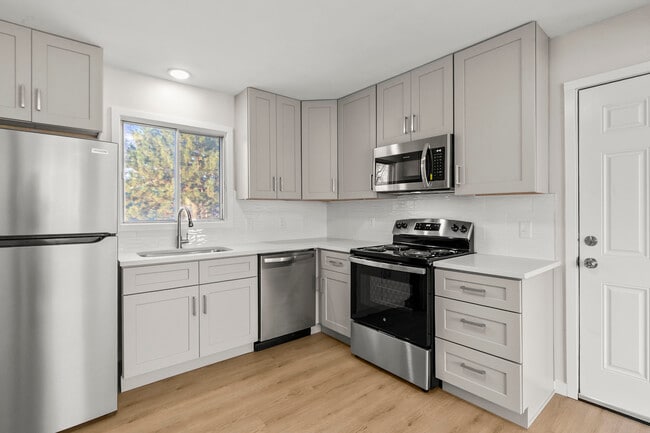 Building Photo - 4622 Parkview Dr