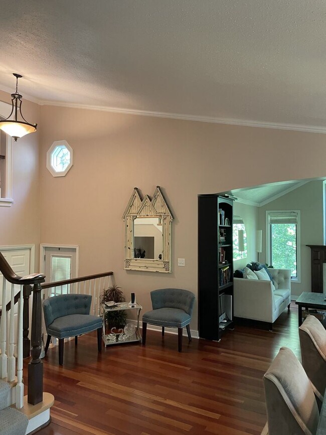 Foto del edificio - Spacious *2Bed*2.5 Bath over 1750 Sq Ft. Great location Avail Aug. 1.