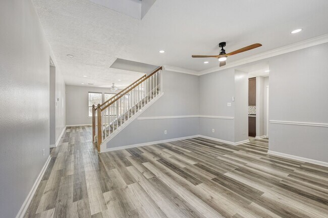 Foto del edificio - 9351 Royal Way