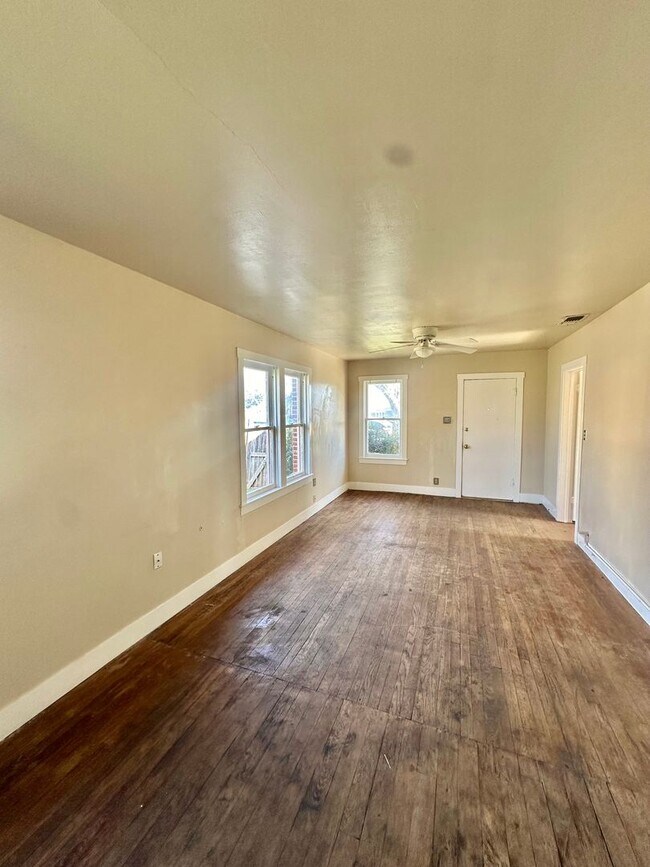 Foto del edificio - COMING MAY 2026 - Cozy 3 Bedroom Home Walking Distance to ASU Campus!