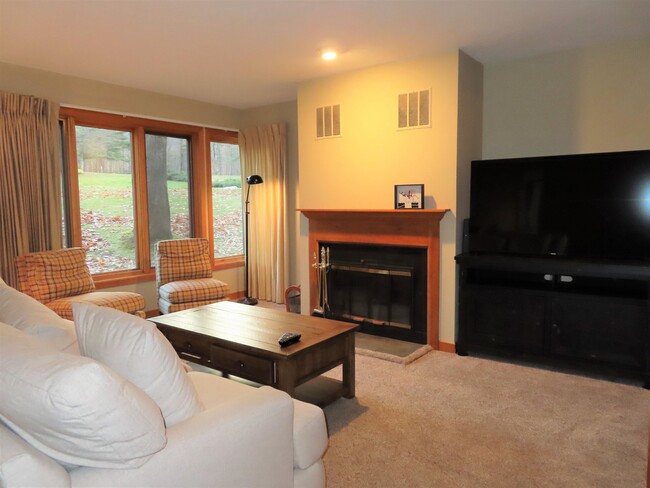 Foto del edificio - 2696 Lake Shore Rd
