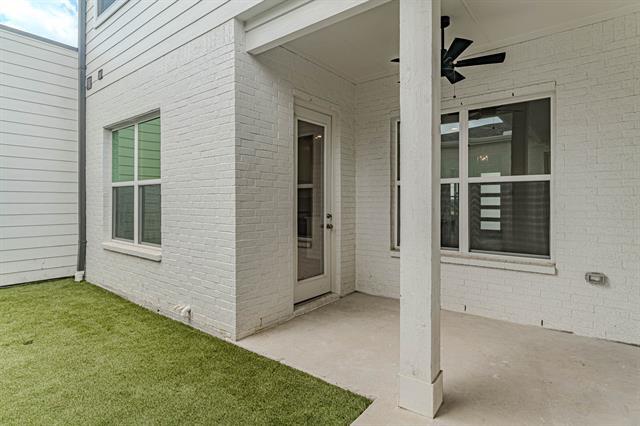 Foto del edificio - 2122 Village Walk Ln