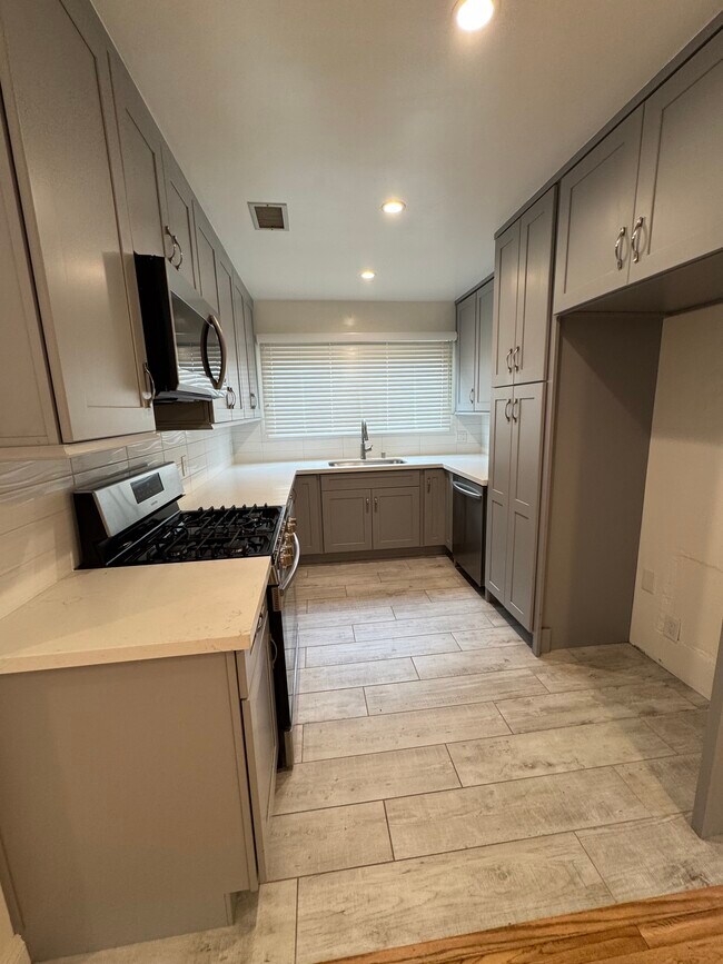 Kitchen - 1122 Euclid St