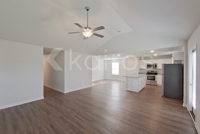 Foto del edificio - 137 Western Red Cedar Dr