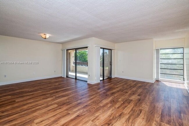 Foto del edificio - 8860 SW 123rd Ct