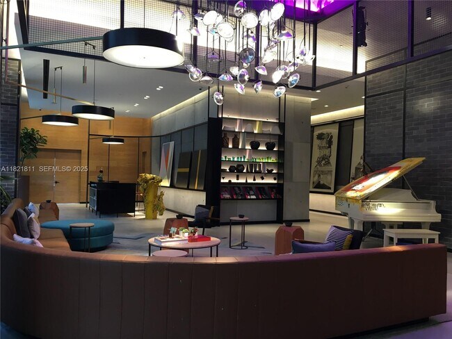 Foto del edificio - 121 NE 34th St