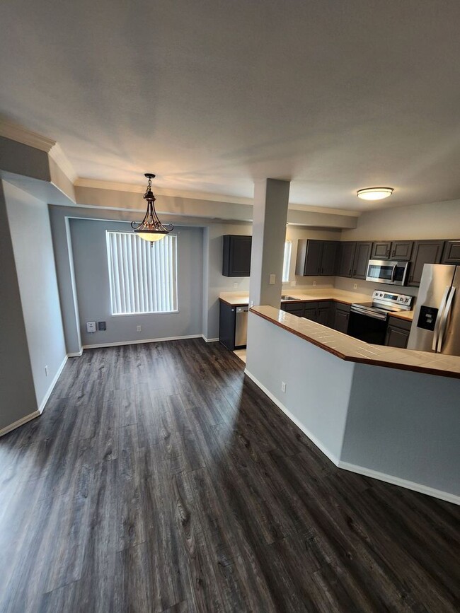 Building Photo - Beautiful Condo