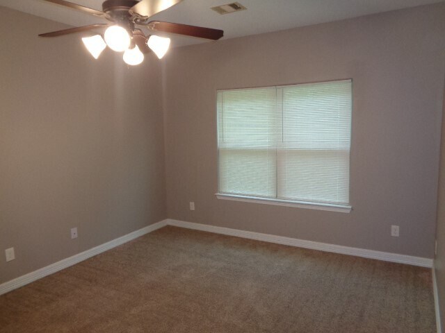 Foto del edificio - 6510 Holly Cove Ln
