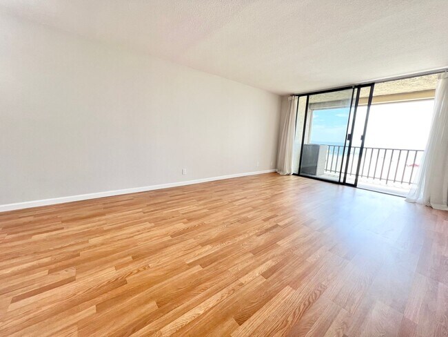 Building Photo - Oceanfront Top-Floor Condo – 1 Bed, 1 Bath...