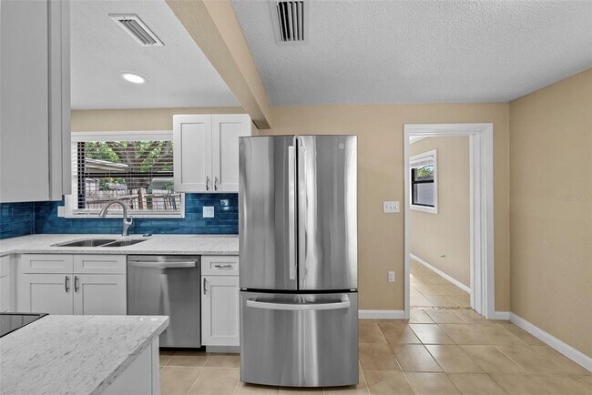 Foto del edificio - 1193 Bass Blvd