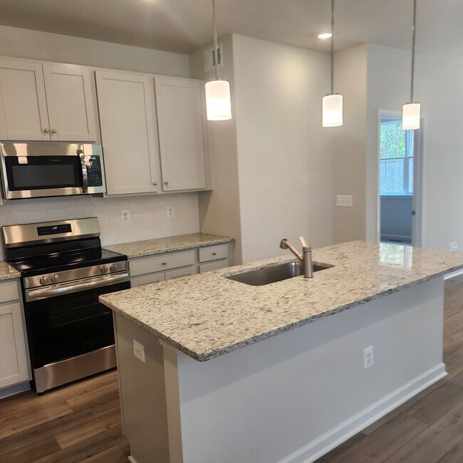 Foto del edificio - 5142 Flowering Peach Lane, Providence Forg...