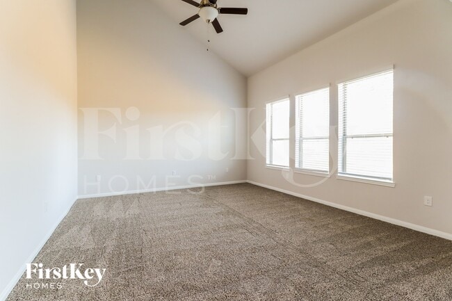 Building Photo - 14705 Country Club Dr
