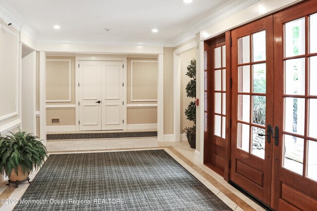 Foto del edificio - 332 Oval Rd