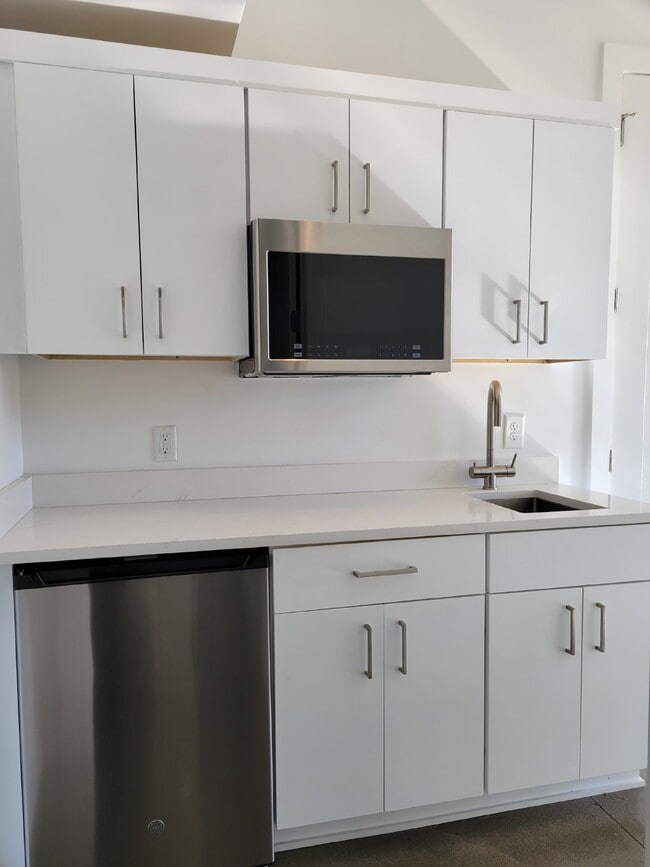 Building Photo - Experience Historic Germantown: Spacious 3-Bedroom Home with Rooftop overlooking Nashville!