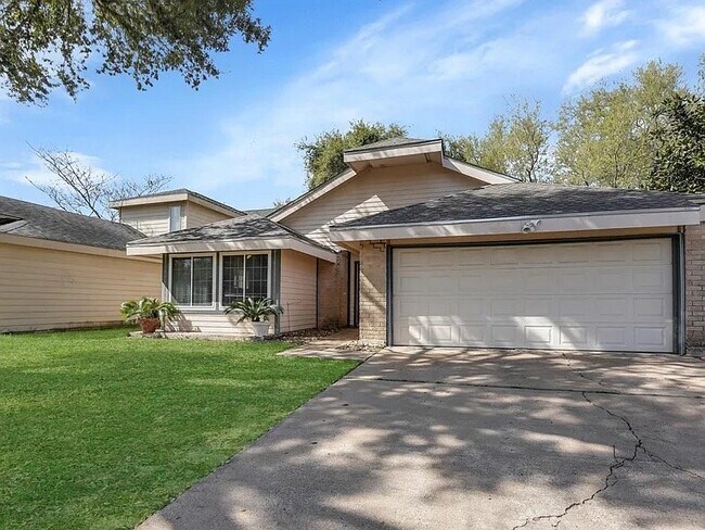 Foto del edificio - 19734 Lake Hollow Ln