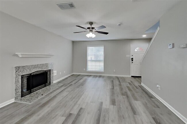 Foto del edificio - 6611 Barker Bend Ln