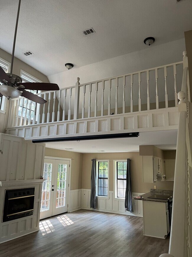 Building Photo - Charming Country Living