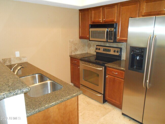 Building Photo - 3235 E Camelback Rd