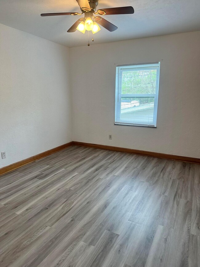 Building Photo - 25 Julie Kate St