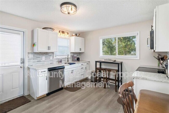 Building Photo - 604 Church St