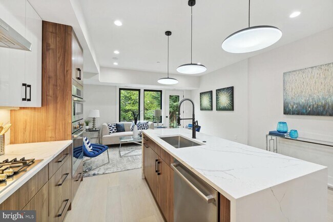 Foto del edificio - 426 Warner St NW