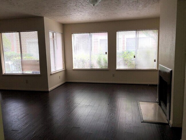 Building Photo - 12400 Overbrook Ln