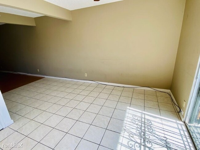 Building Photo - 4 br, 3 bath Townhome - 27759 Del Norte Ct