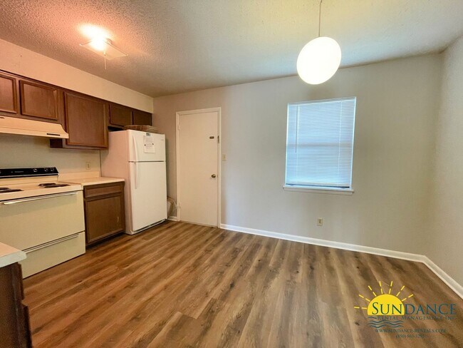 Building Photo - Great 2 Bedroom Townhouse in Fort Walton Beach
