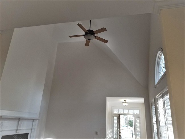 Building Photo - 310 Surry Cir S