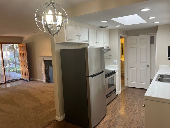 Foto del edificio - 55+ ONLY community gorgeous ranch style 2BR/2BA home with laundry, parking and community amenities