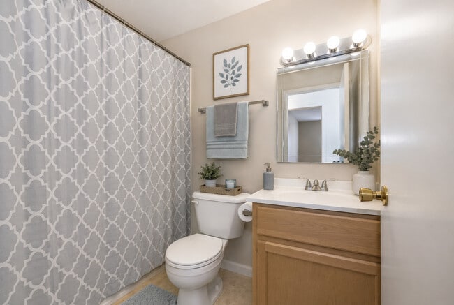 Baño con vistas al jardín - Holland Crossing