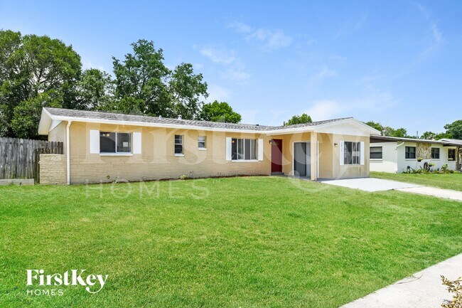 Building Photo - 2813 Kenyon Ave