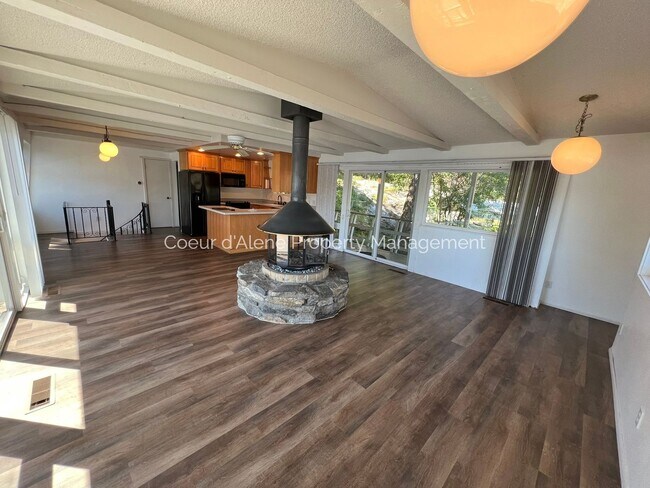 Building Photo - 2+ bed, 2 bath house on the Spokane River!