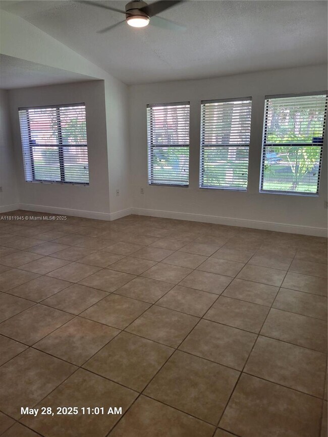 Foto del edificio - 10500 SW 155th Ct