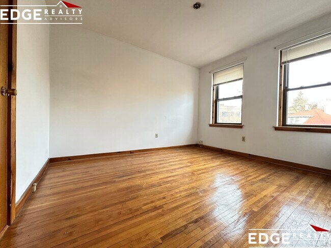 Foto del edificio - 160 Strathmore Rd