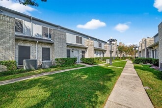 Building Photo - 7395 Regency Square Ct
