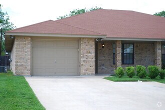 Building Photo - 906 Crymes Ln