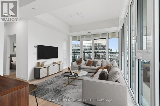 Photo du bâtiment - 1037 The Queensway