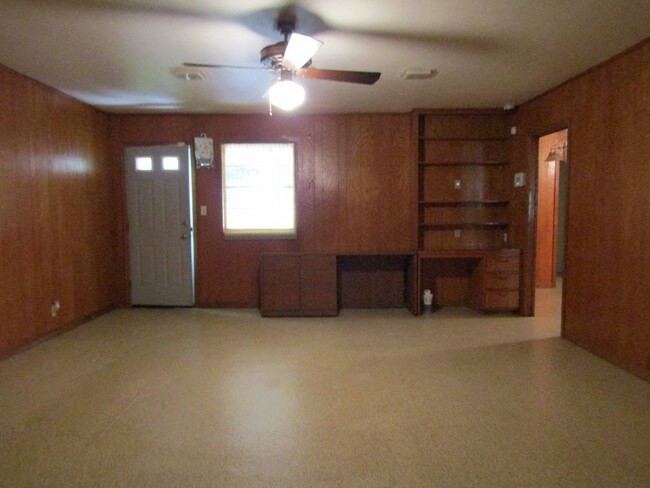 Building Photo - 5820 Labelle Rd