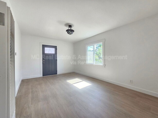 Building Photo - 635 4th St