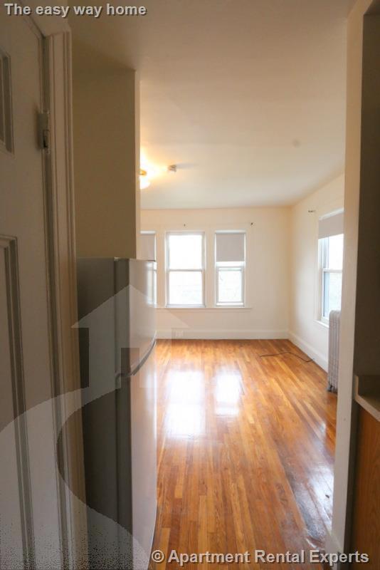 Building Photo - 44 Central St