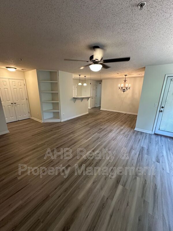 Foto del edificio - 3475 Forestdale Dr
