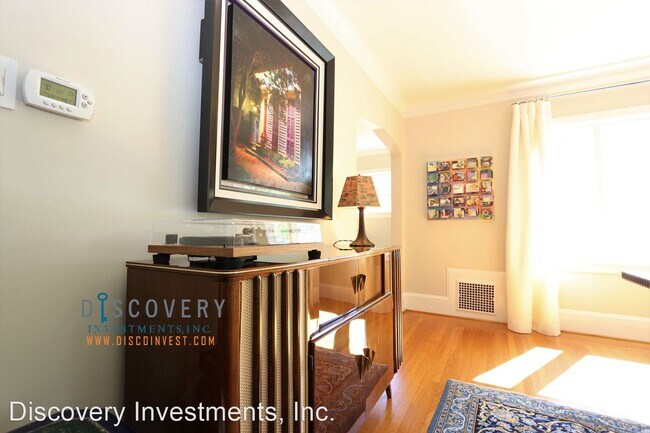 Building Photo - 5 br, 3 bath House - 6 Pacific Ave.