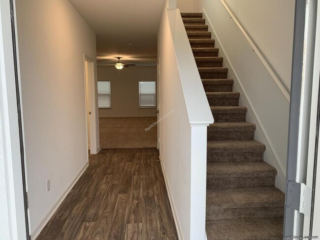 Building Photo - 751 Wonderland Trl