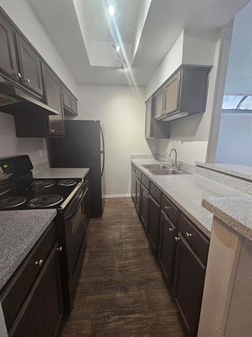 Foto principal - 2415 Forest Brook Ln