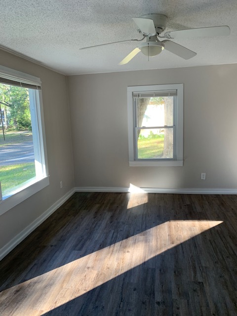 Building Photo - 905 Pansy Ct